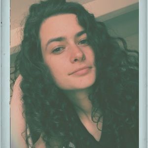 Meet your Posher, Cassandra